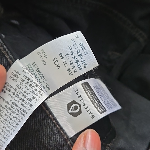 Levi's 80's Mom Shorts Black Denim Rolled Hem Shorts - Picture 8 of 8